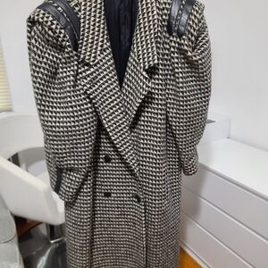 80s Women's Houndstooth Black and White Coat With Genuine Leather Shoulder Patch
